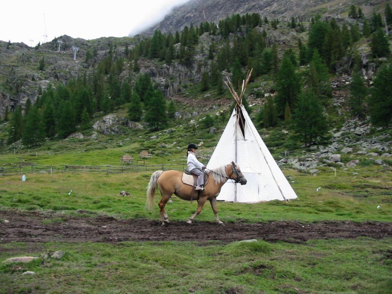 noemi a cavallo